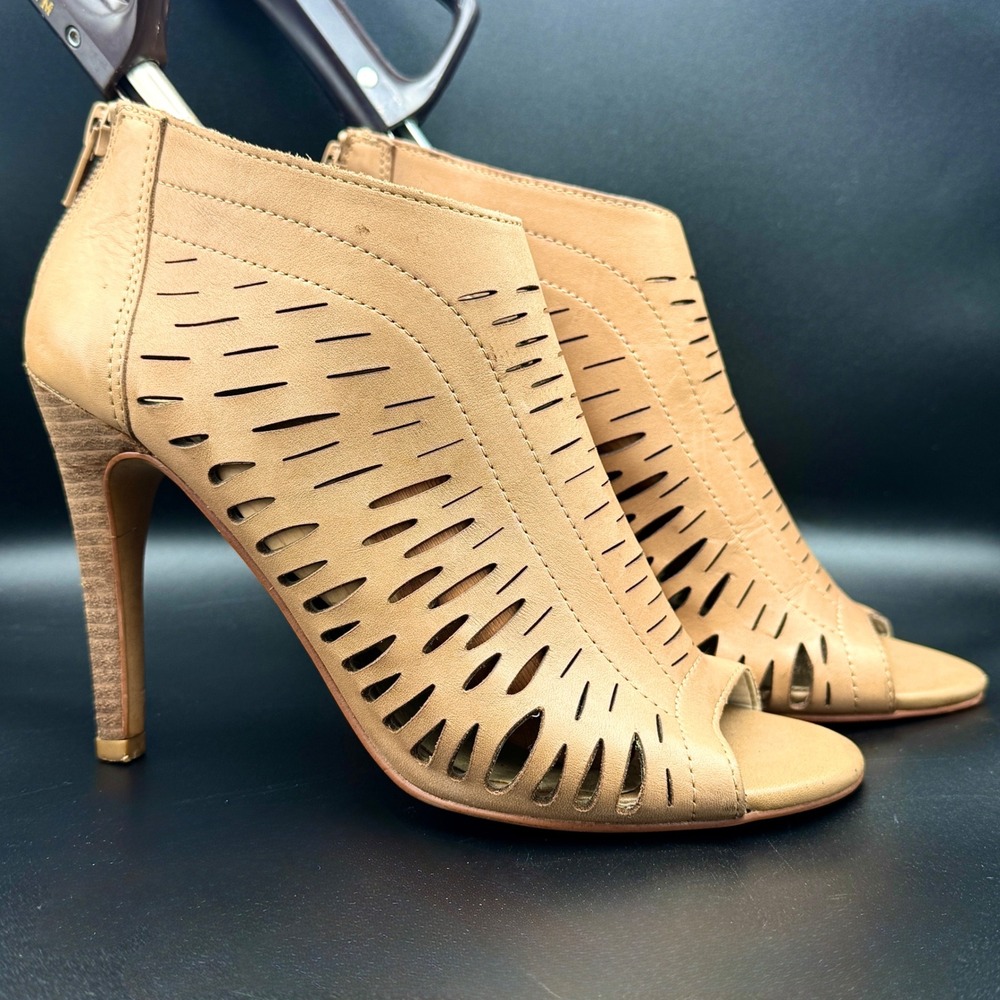Laser Cut Peep‎ Toe Booties Genuine Leather Cut Out Nude 4 in Heel Size 7.5 ALDO